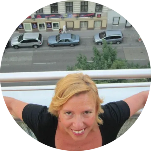 Leoni Hodkevich - writer